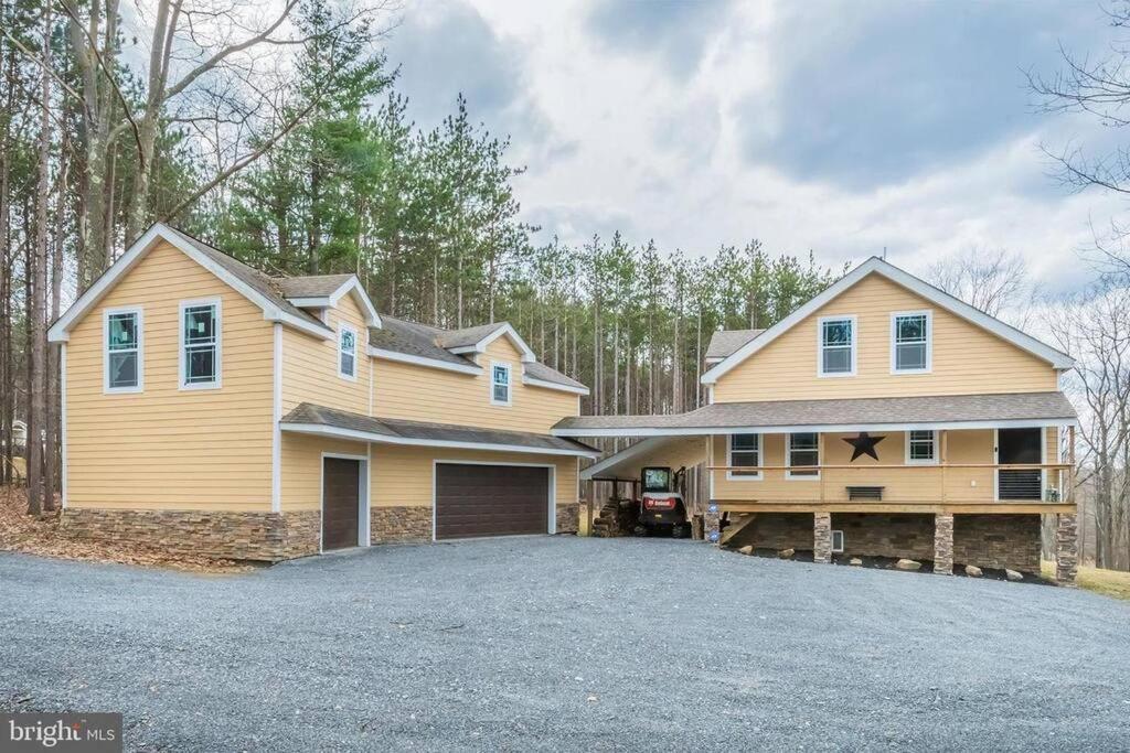 Beautiful Lake View w/Hot tub, Fire Pit & GameRoom, Oakland (updated