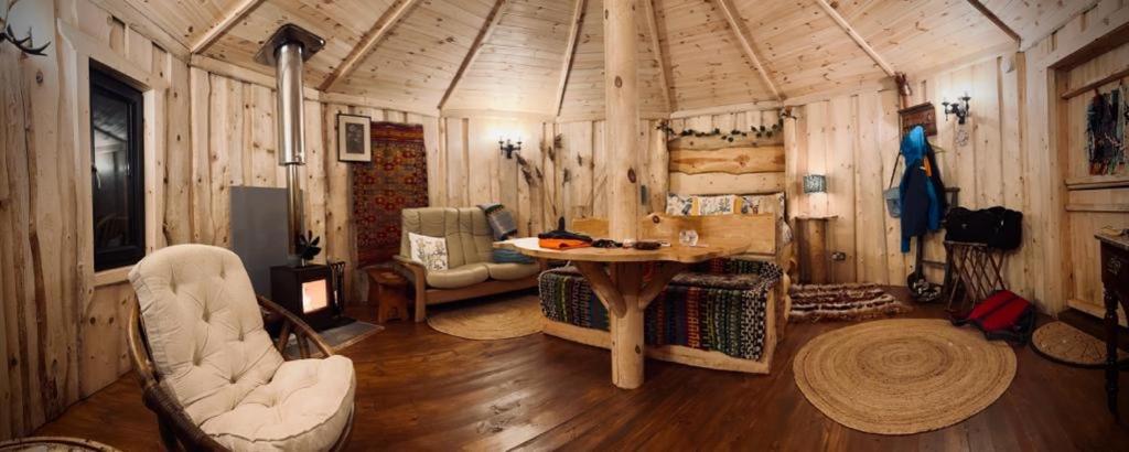 Posezení v ubytování Acorn Glade Glamping