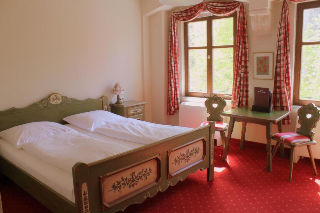 Postel nebo postele na pokoji v ubytování Hotel BurgGartenpalais
