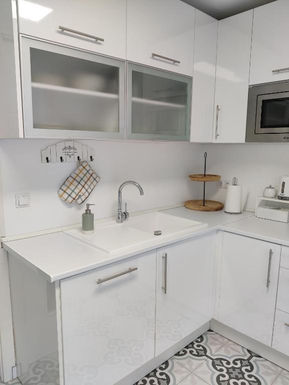 A kitchen or kitchenette at SHERRY HOME