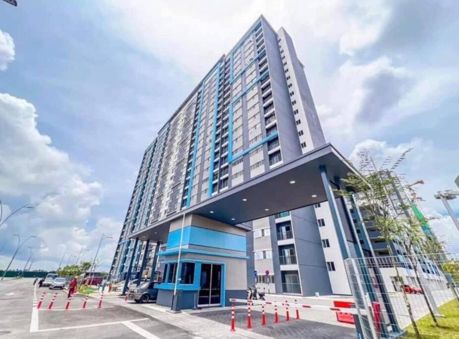 a large tall building with a parking lot at Kita Impian Residence @ Cybersouth in Kampung Dengkil