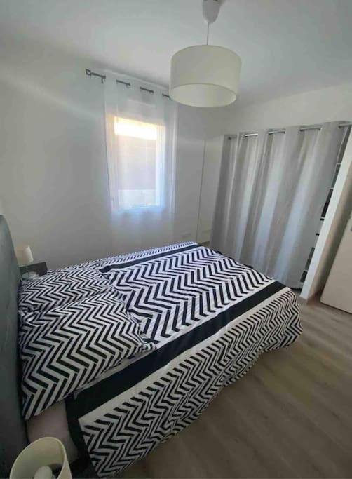 Katil atau katil-katil dalam bilik di Appartement Iban 1km des plages