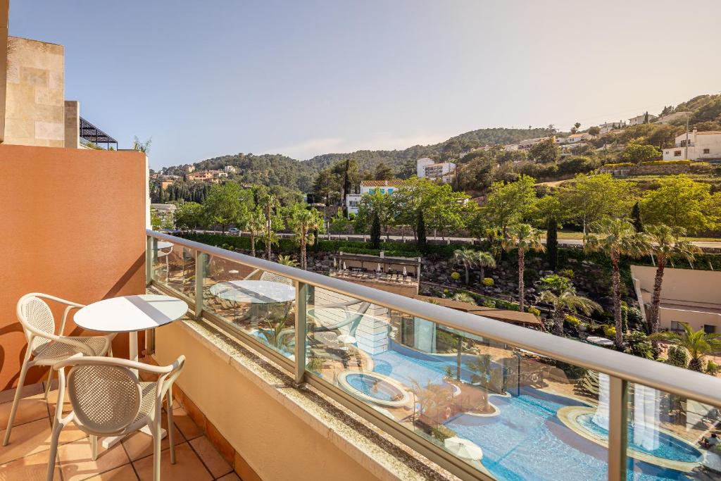 Golden Bahía de Tossa & Spa 4* Sup. - Quadruple Room With Pool View (4 Adults)
