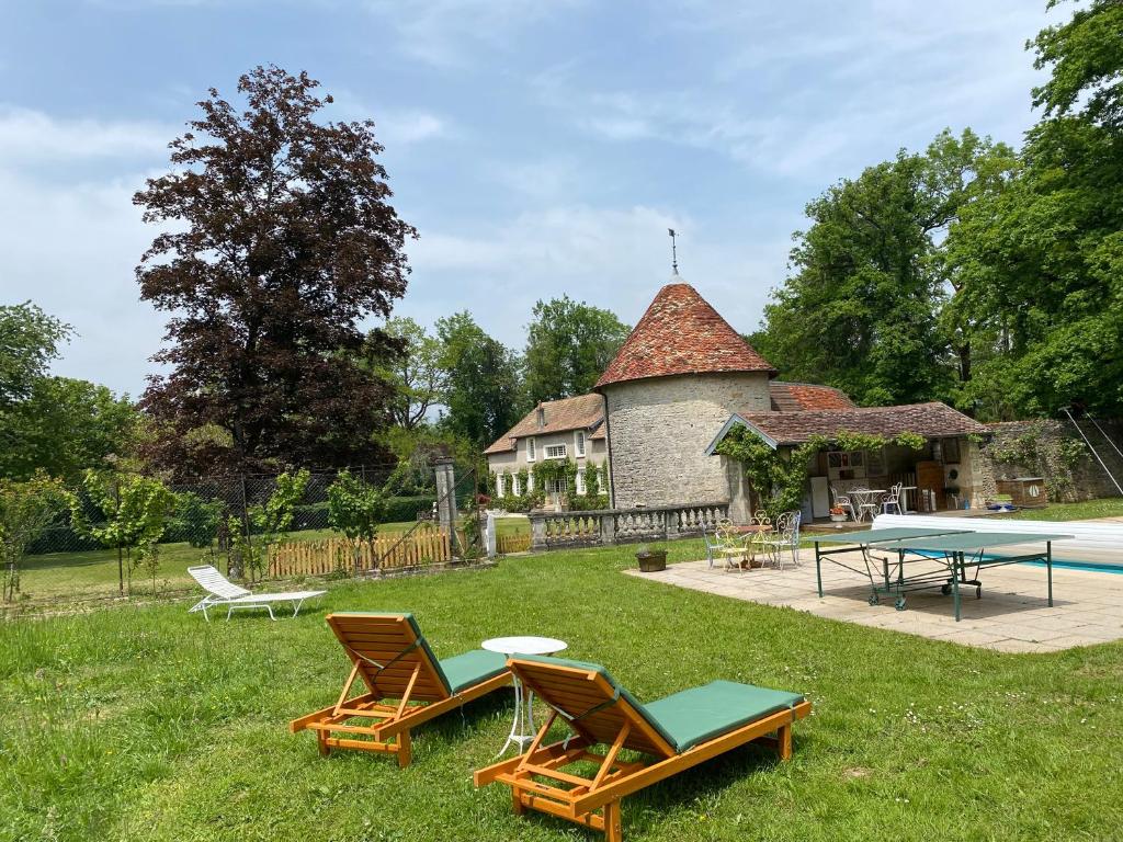 Bazén v ubytování L’Orangerie de Malpas nebo v jeho okolí