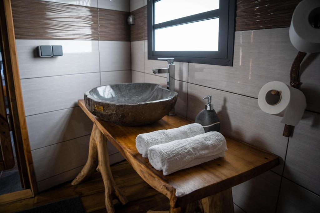 Koupelna v ubytování Les Hébergements au Dy-Na