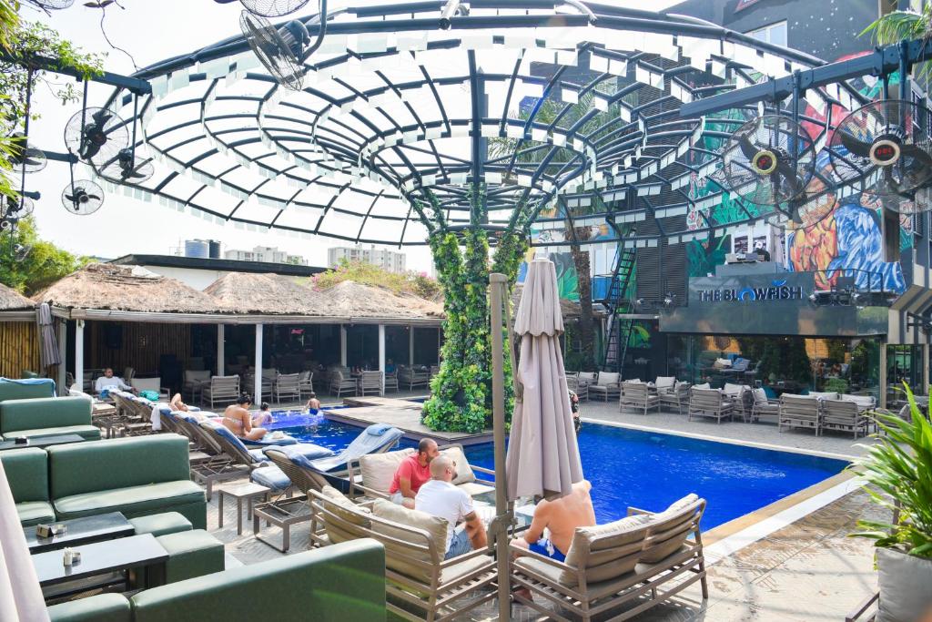 Bazén v ubytování The Blowfish Hotel nebo v jeho okolí