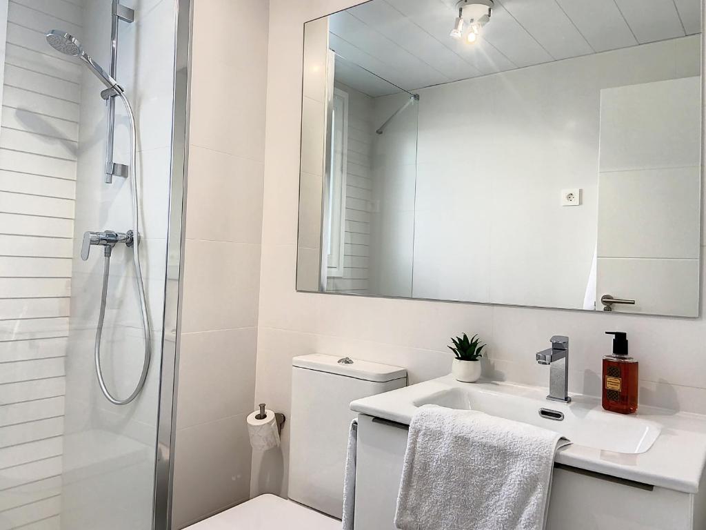 Koupelna v ubytování Via Celere 2333 Luxury Sea View Apartment