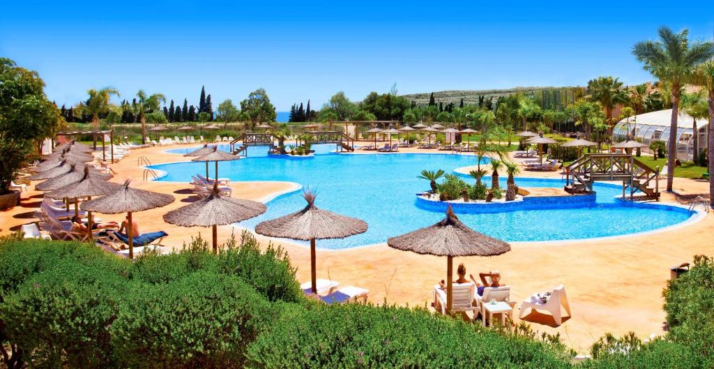 Bazén v ubytování Hotel Bonalba Alicante nebo v jeho okolí