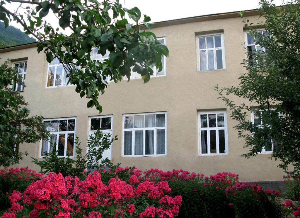 Giardino di Guesthouse Lenjeri