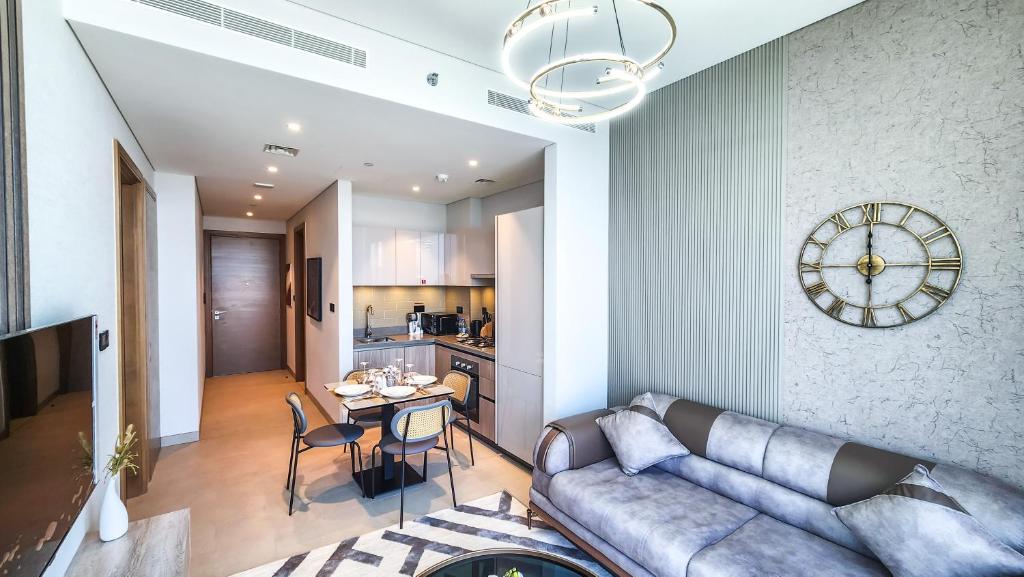 STAY BY LATINEM Luxury 1BR Holiday Home W2817 near Burj Khalifa