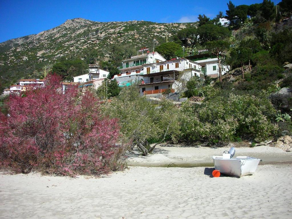 a boat sitting on the sand on a beach at Hotel Alma in Campo nell'Elba