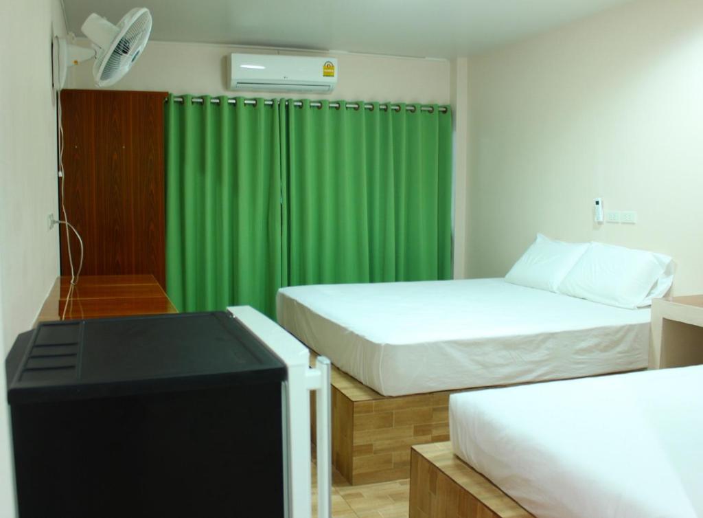 Postel nebo postele na pokoji v ubytování Sairee Center Guest House