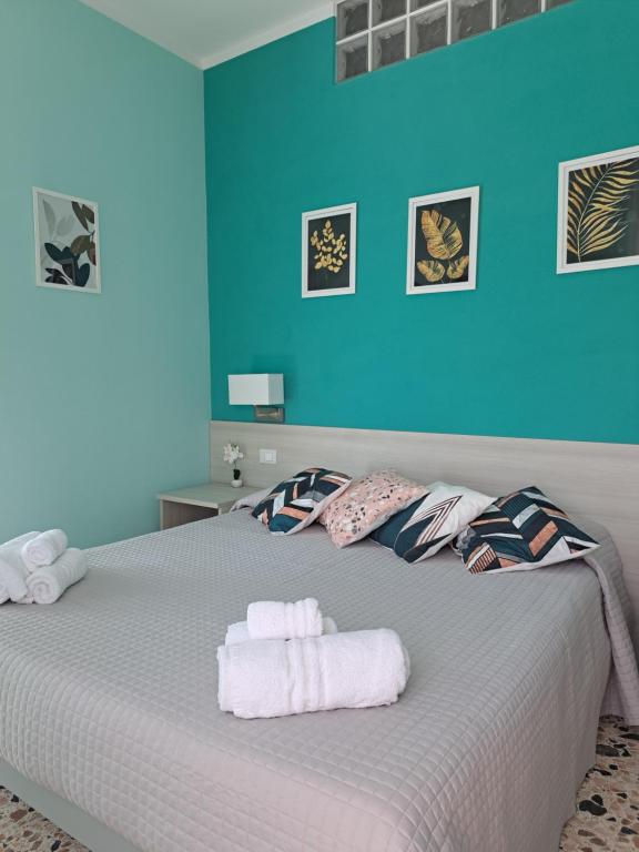 מיטה או מיטות בחדר ב-La terrazza del Sole Guest House