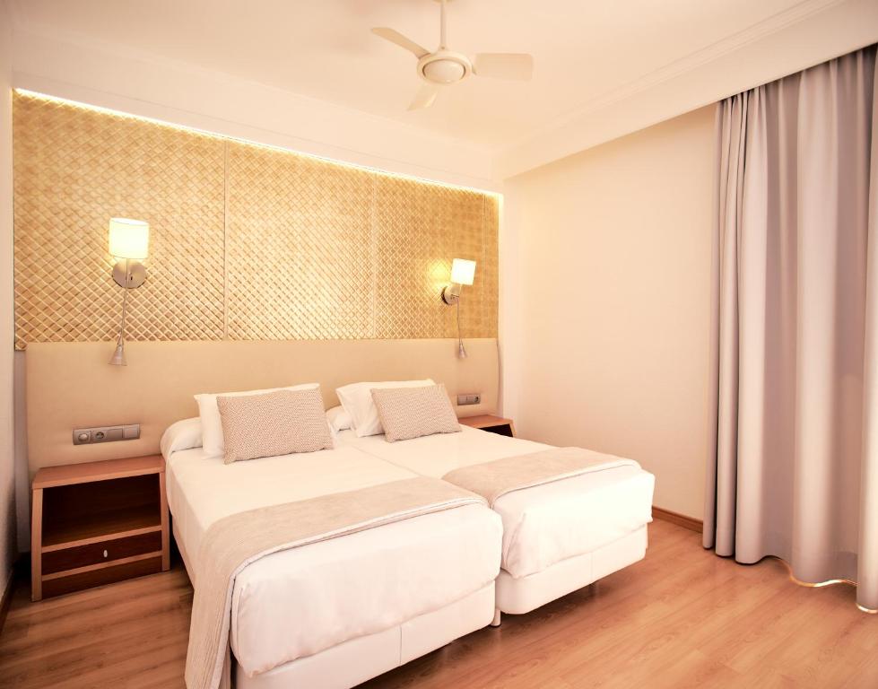 Invisa Hotel La Cala, Santa Eularia des Riu – Bijgewerkte ...
