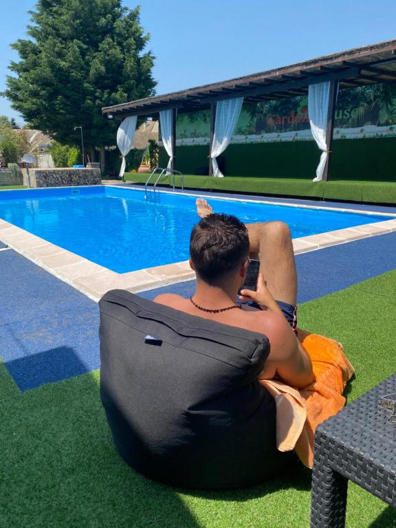 Bazén v ubytování Garden House nebo v jeho okolí