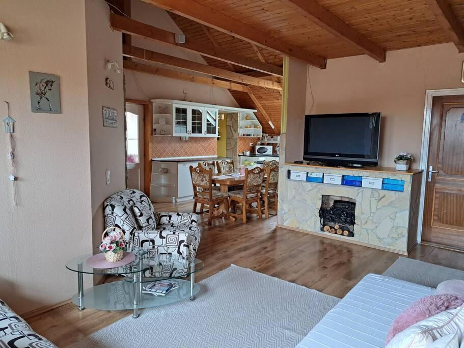 Kismarosi Center Apartman 2623 Kismaros, Liliom utca 22. kép - 1