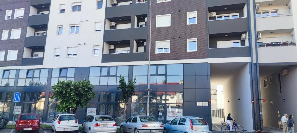 a group of cars parked in front of a building at In Dream Apartman in Inđija