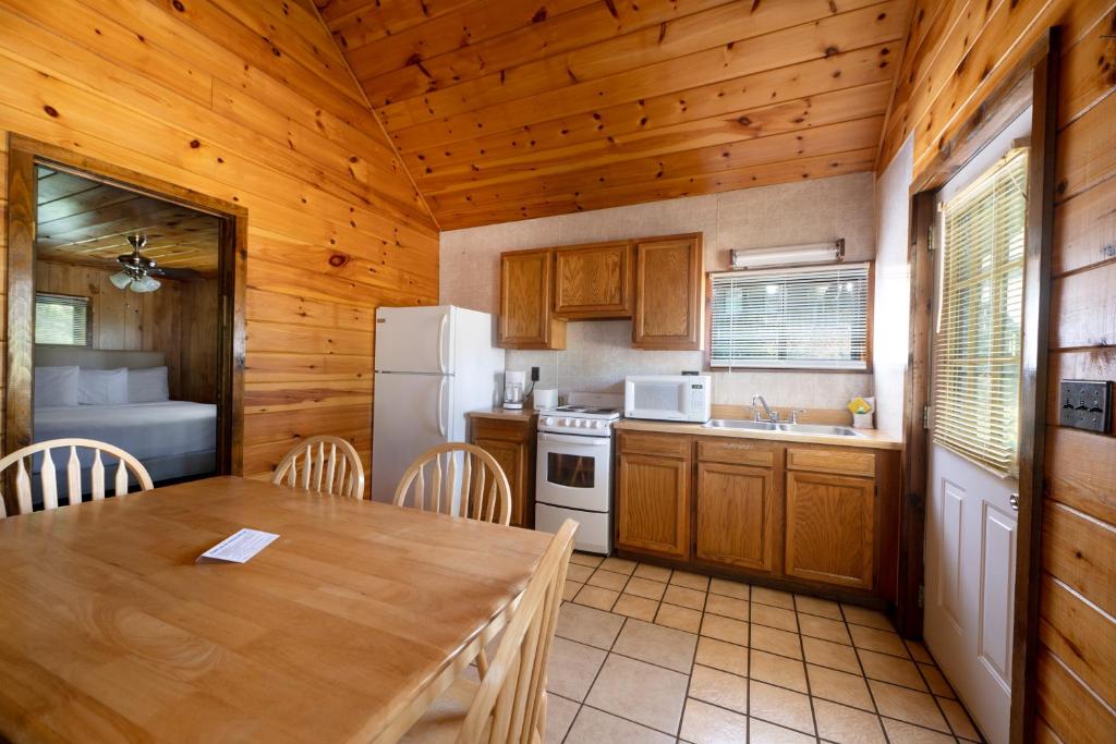 Depe Dene Lakeside Resort - Chalé Superior De Três Quartos