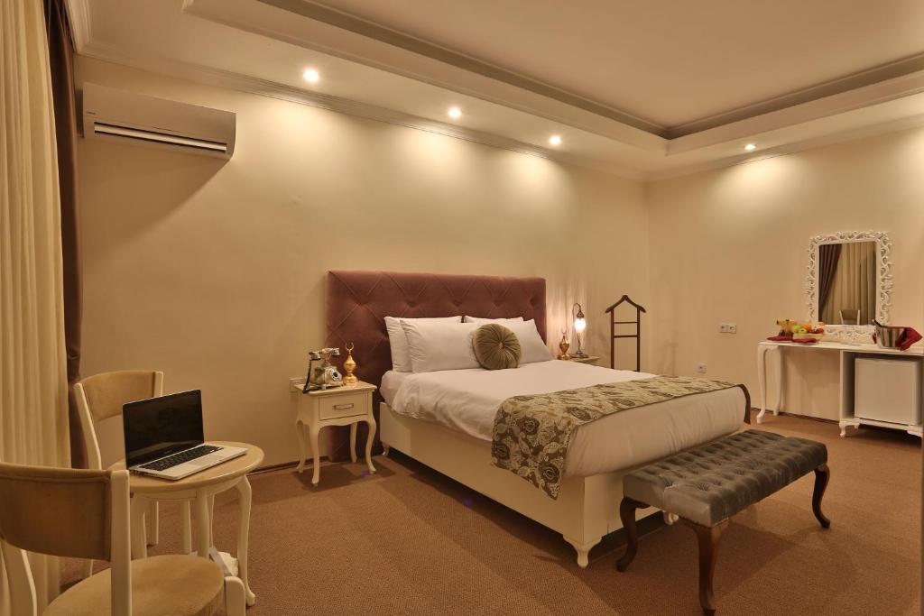 Hotel Bon Garden City - Family Room