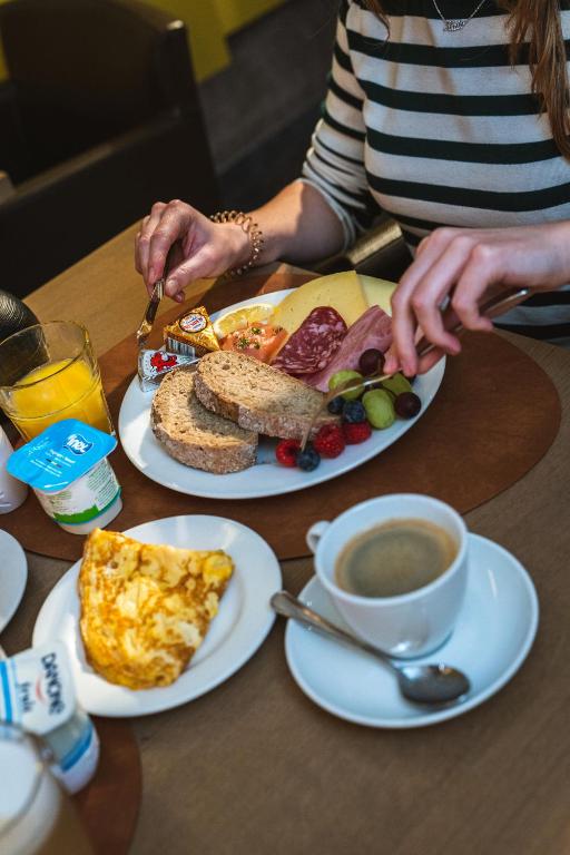 Jídlo v hotelu nebo okolí