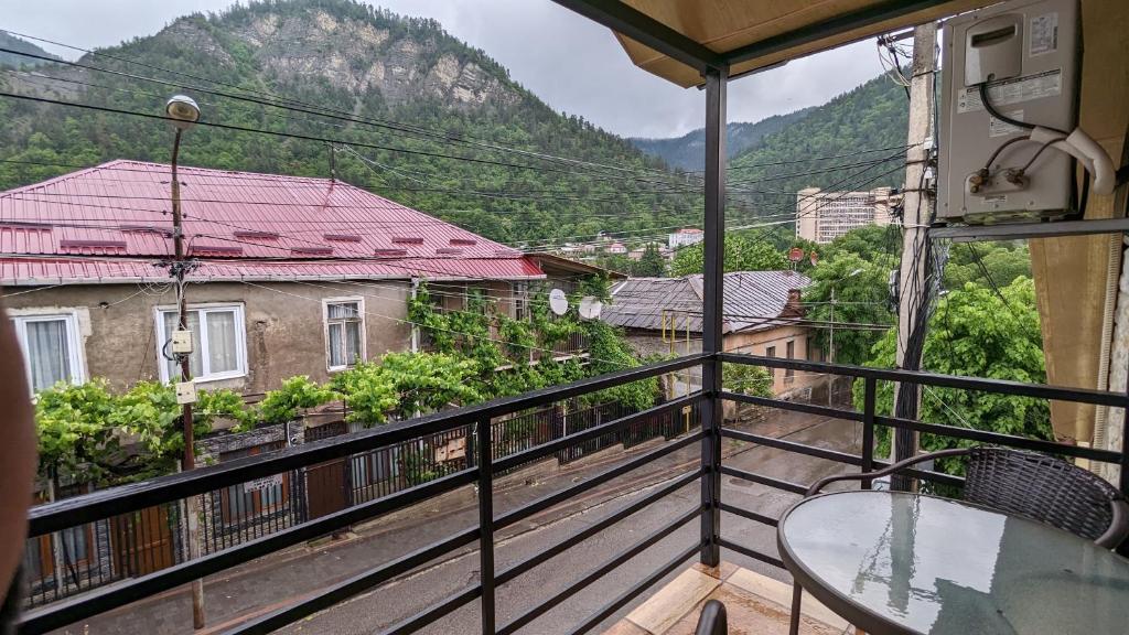 Nespecifikovaný výhled na hory nebo výhled na hory při pohledu z hotelu
