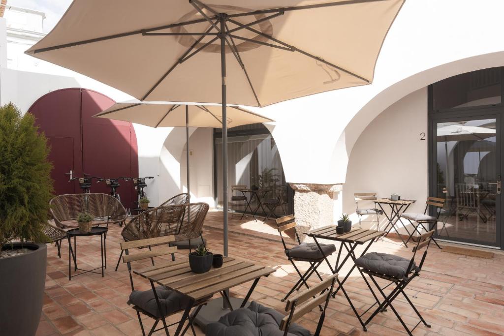 Restaurace v ubytování Madalena Village 1 - City centre by HD PROPERTIES