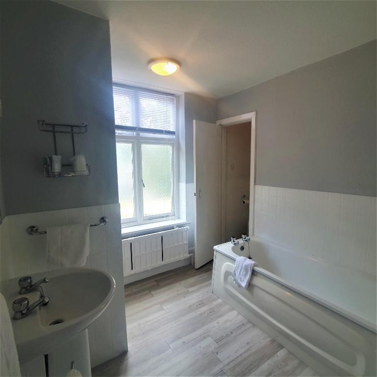 Burley Court Hotel - Resim 3