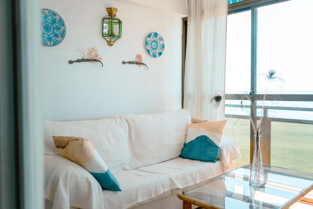 Posezení v ubytování NT Malibú Beach Stunning Sea Views