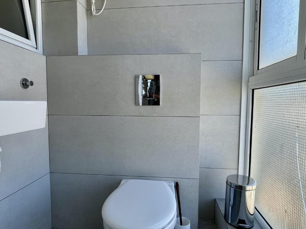 A bathroom at CAP CASTELL 8-A