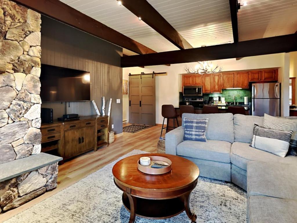 Timberline Condominiums 1 Bedroom Standard C2C - Housity