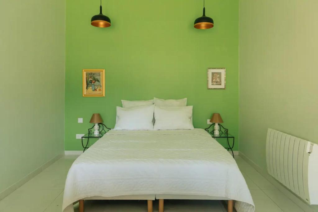 Little Green House for 4 people, Vernon (precios actualizados 2024)