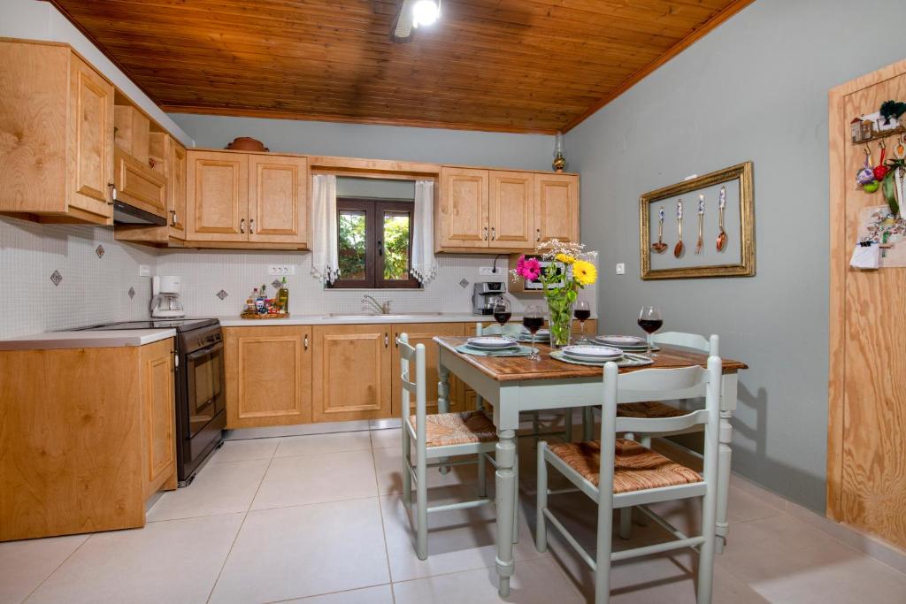 Kuchyň nebo kuchyňský kout v ubytování Elisavet's House
