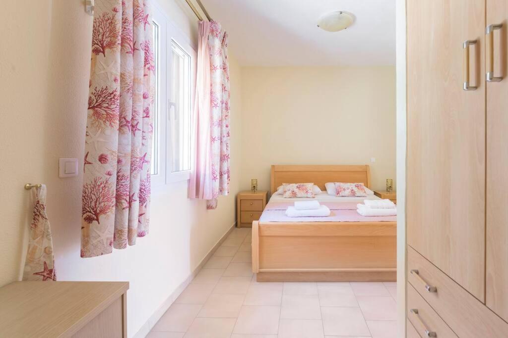 Posteľ alebo postele v izbe v ubytovaní Most Panoramic balcony Aeolos Home 108