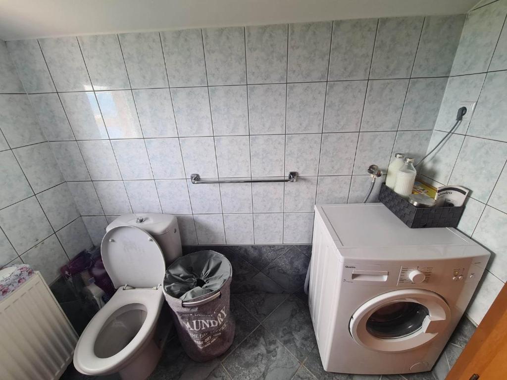 a small bathroom with a toilet and a sink at Apartman Nika in Omišalj