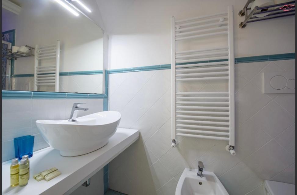 A bathroom at Ravello Vingius Suite