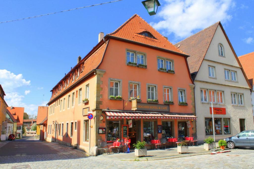 a building in the middle of a street at Hocher Hotel in Rothenburg ob der Tauber