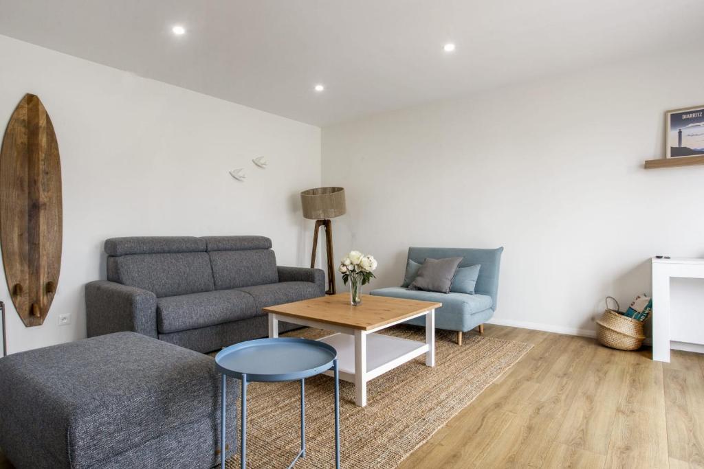 Prostor za sedenje u objektu Modern and calm flat with terrace - Biarritz - Welkeys