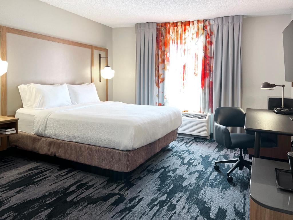 Fairfield Inn & Suites by Marriott Rogers - Suite King