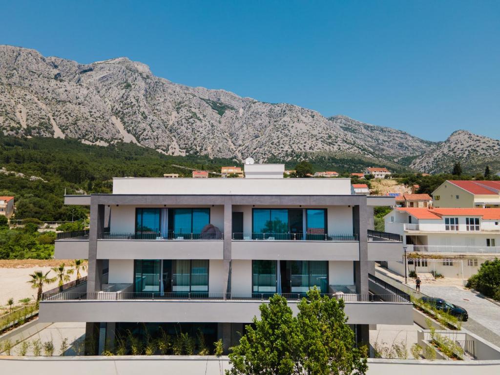 Nespecifikovaný výhled na hory nebo výhled na hory při pohledu z hotelu
