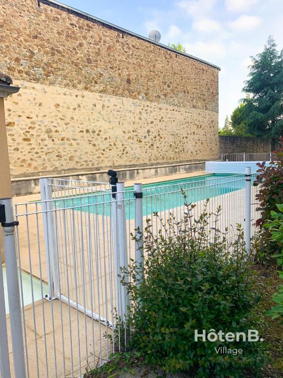 Piscina en o cerca de &quot;Balcons de Renoir&quot; - Parking &amp; Pool - Limoges Centre