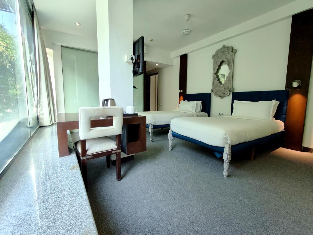The Sky Imperial Hotel Yahvi - Deluxe King Room