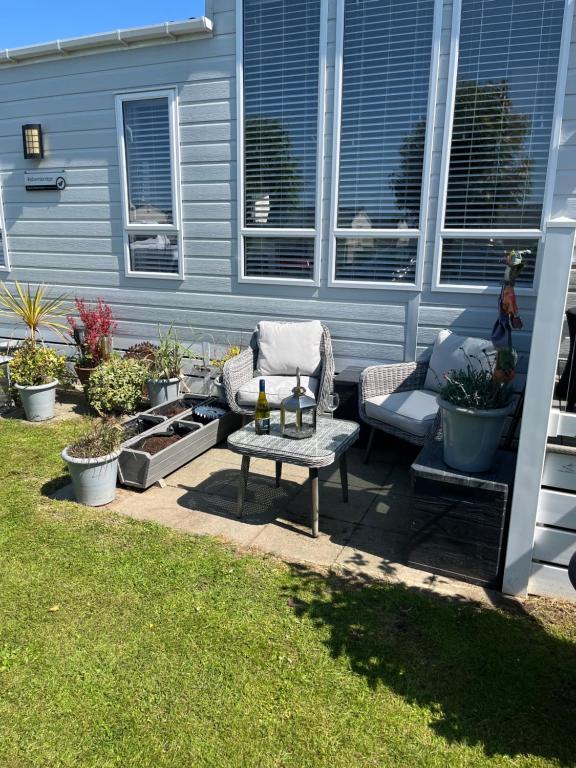 Roberts Bridge Lodge, Kent (updated prices 2024)