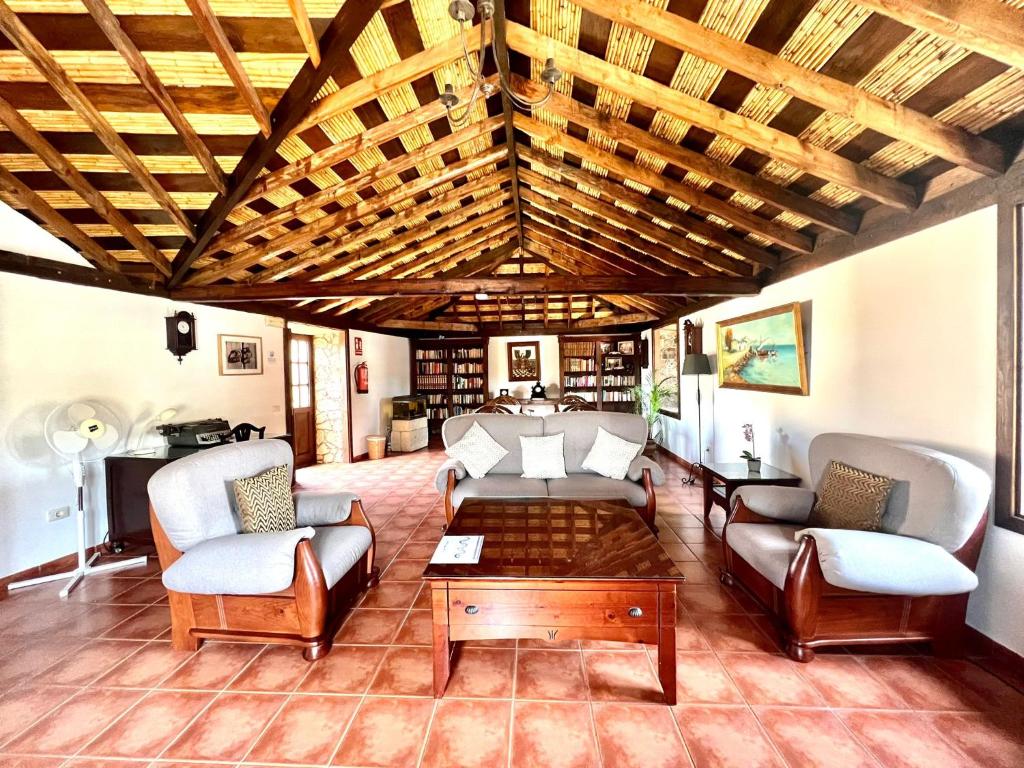 Fotografie z fotogalerie ubytování Apto en caserío rural con cocina, piscina, Wifi, barbacoa y jardín compartidos v destinaci San Miguel de Abona