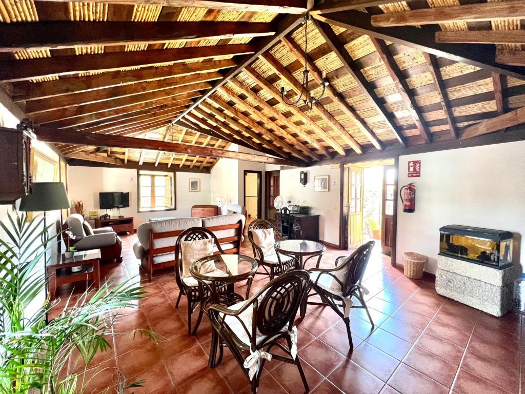 Fotografie z fotogalerie ubytování Apto en caserío rural con cocina, piscina, Wifi, barbacoa y jardín compartidos v destinaci San Miguel de Abona