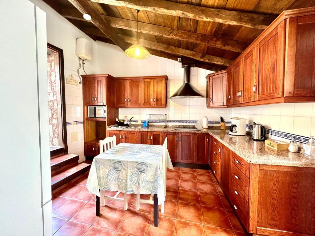 Fotografie z fotogalerie ubytování Apto en caserío rural con cocina, piscina, Wifi, barbacoa y jardín compartidos v destinaci San Miguel de Abona
