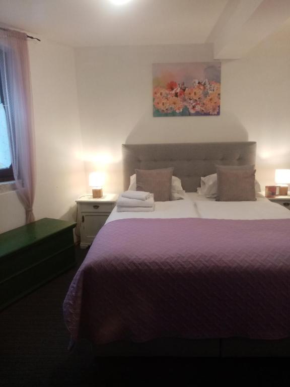 Postel nebo postele na pokoji v ubytování Rooms Serafin