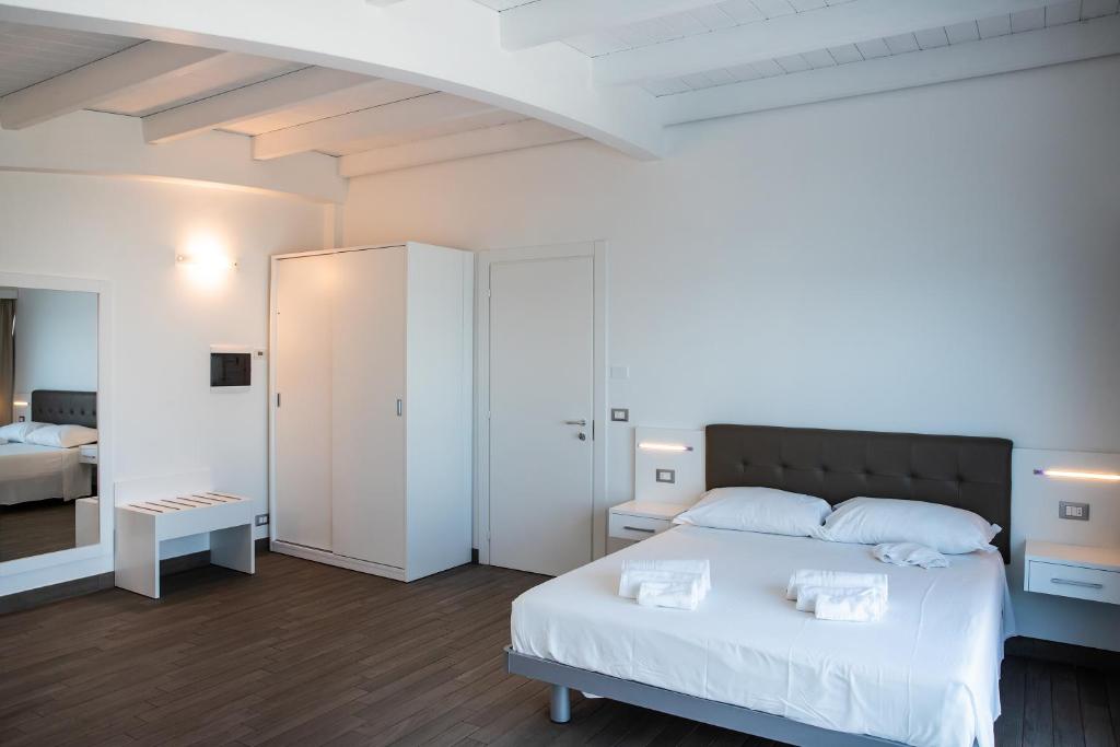Postel nebo postele na pokoji v ubytování Nauticus Hotel Ugento
