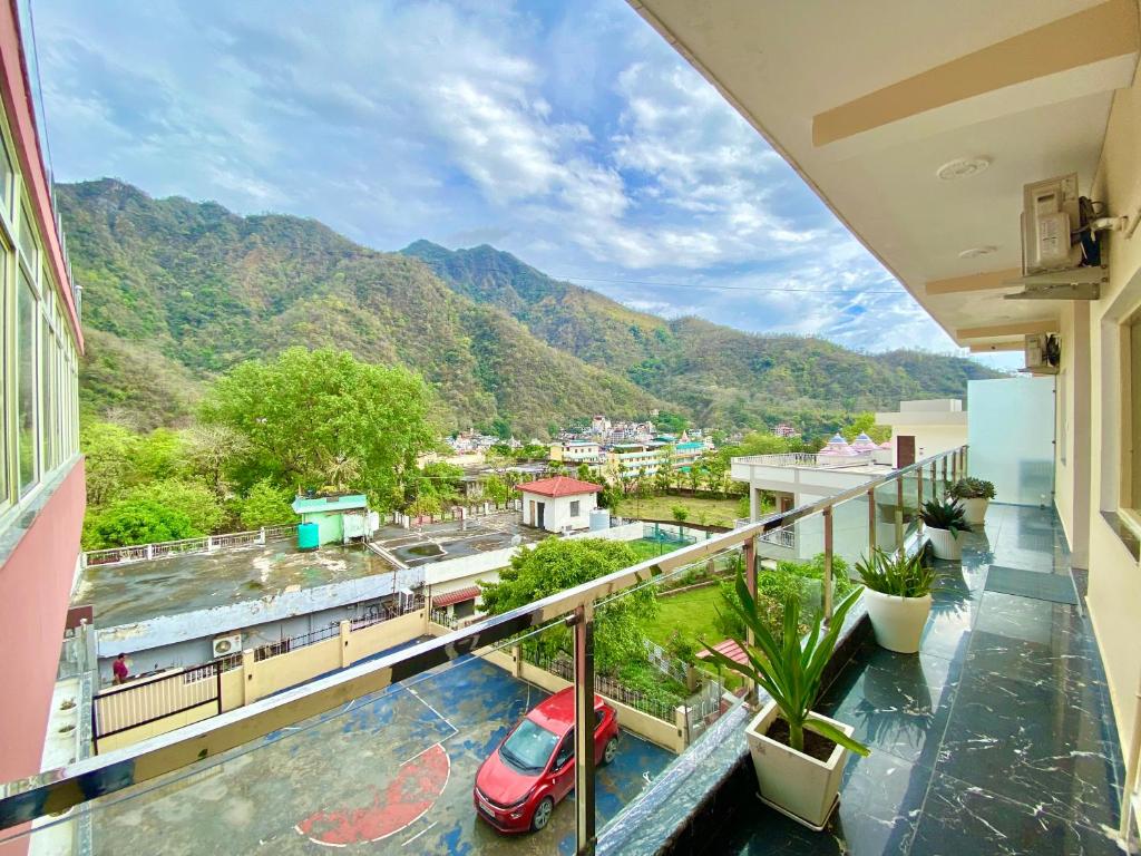 a balcony with a view of a mountain at Tapovan New Residency By FTP Hotels in Rishīkesh