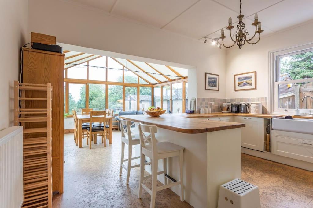 een keuken met een groot eiland met een aanrecht bij Character property perfect for families in Ryde