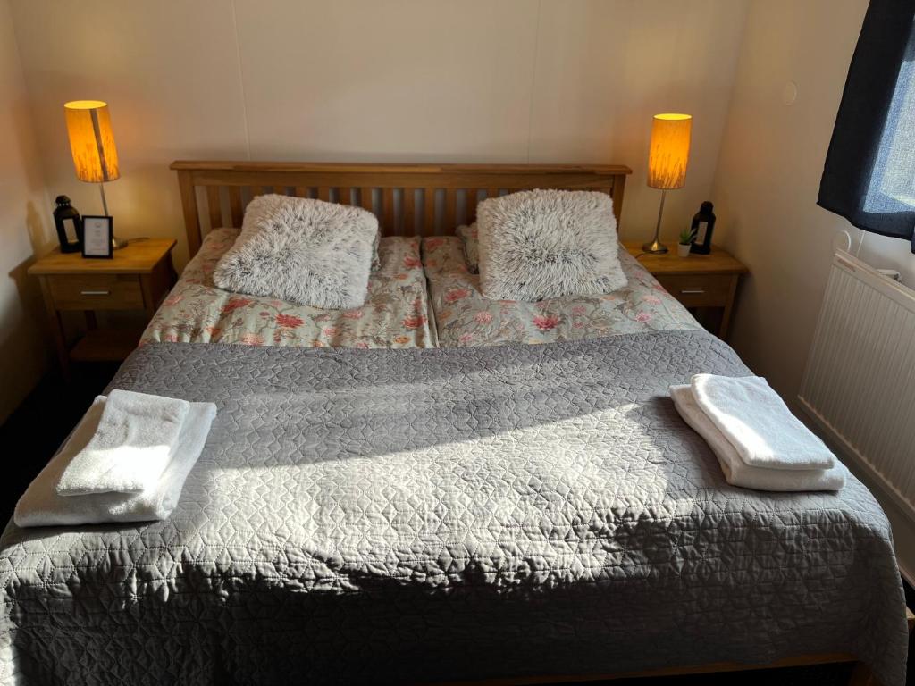 Postel nebo postele na pokoji v ubytování Engimyri Lodge